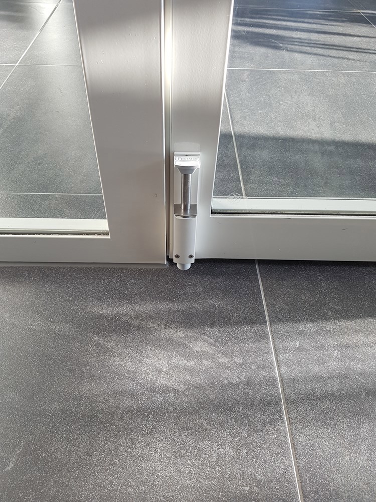 deurvastzetter matzilver dictator