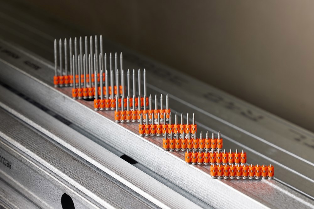 nagels op strip gehard spit-12