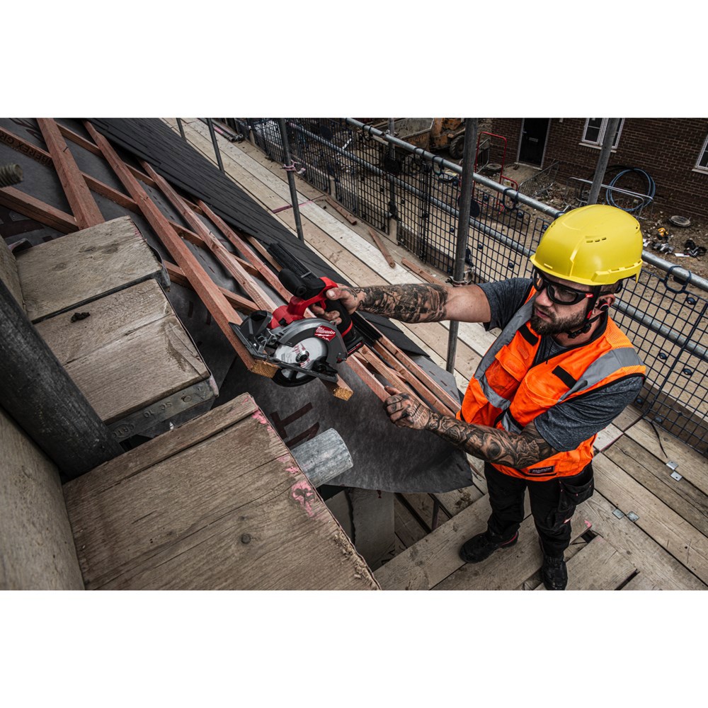 accu cirkelzaagmachine milwaukee 140mm-8